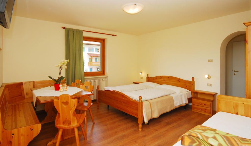 Garni Karlegger Bed and Breakfast Seis am Schlern Rum bild