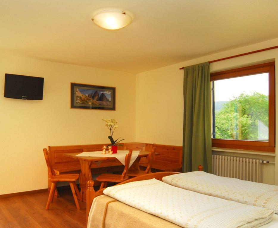 Garni Karlegger Bed and Breakfast Seis am Schlern Rum bild